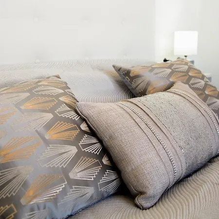 Luxury Senator Apartment *